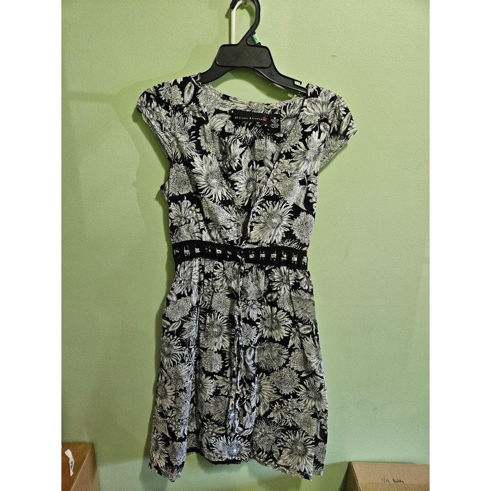 Allison Brittany Women's Size M Black Dress White‎ Flower Print/Gold Stitching